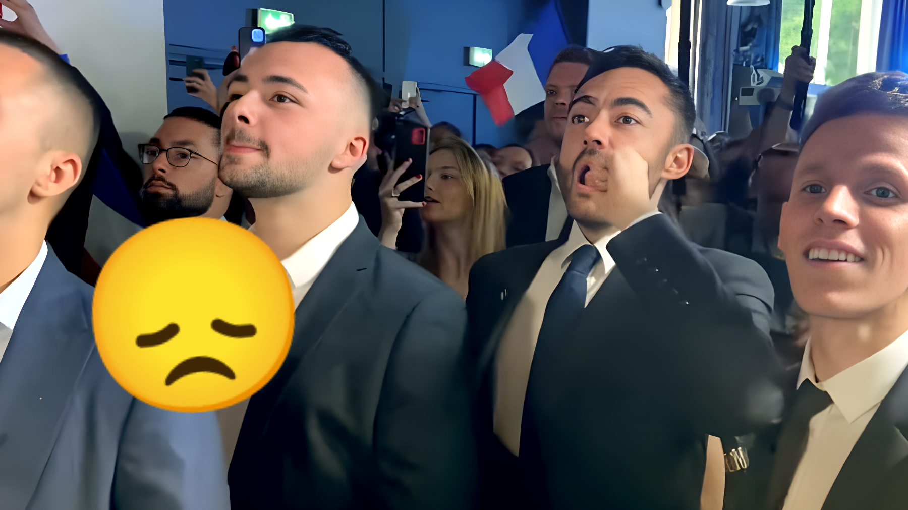 El meme que captura la inesperada situación de Le Pen en Francia: "La expresión de la mujer detrás se ha vuelto viral"